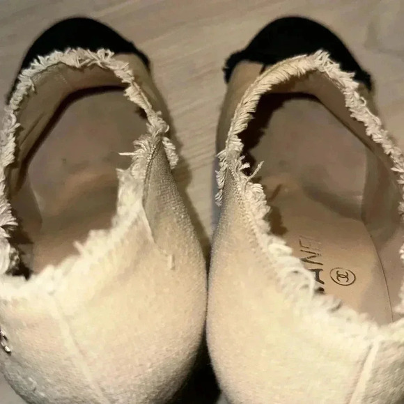 CHANEL SZ 9 1/2 Beige / Black Bootie heels shoes - Picture 8 of 11